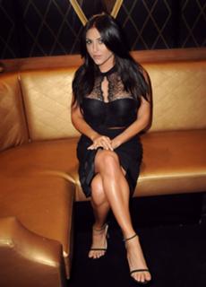 Cassie Scerbo feet photo thumbnail