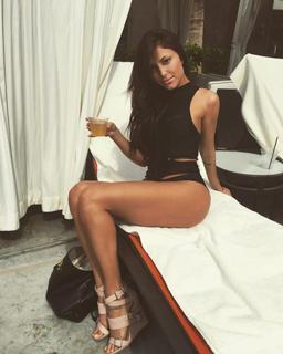 Cassie Scerbo feet photo thumbnail