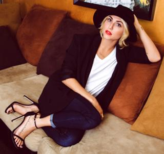Cassie Scerbo feet photo thumbnail