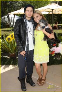 Cassie Scerbo feet photo thumbnail