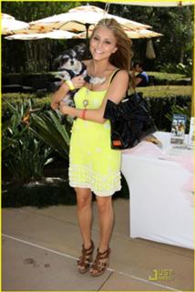 Cassie Scerbo feet photo thumbnail