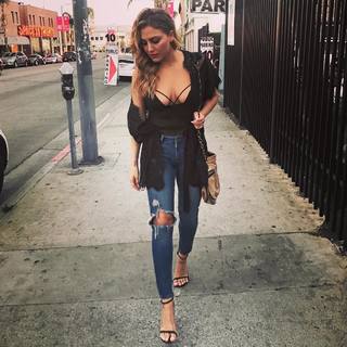 Cassie Scerbo feet photo thumbnail