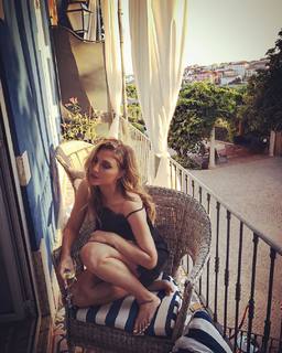 Cassie Scerbo feet photo thumbnail