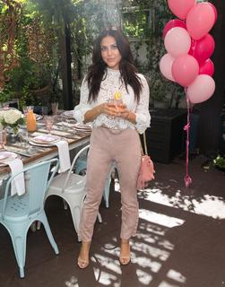 Cassie Scerbo feet photo thumbnail