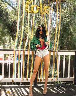 Cassie Scerbo feet photo thumbnail