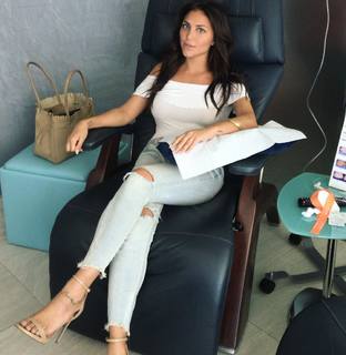 Cassie Scerbo feet photo thumbnail