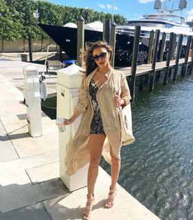 Cassie Scerbo feet photo thumbnail