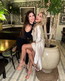Cassie Scerbo feet photo thumbnail