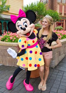 Cassie Scerbo feet photo thumbnail