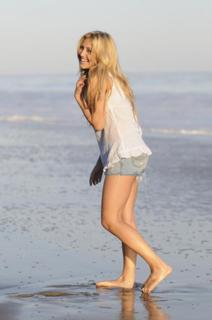 Cassie Scerbo feet photo thumbnail