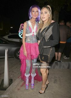 Cassie Scerbo feet photo thumbnail