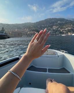 Cassie Scerbo feet photo thumbnail