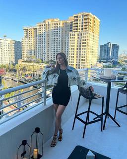 Cassie Scerbo feet photo thumbnail