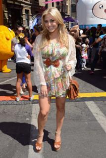 Cassie Scerbo feet photo thumbnail