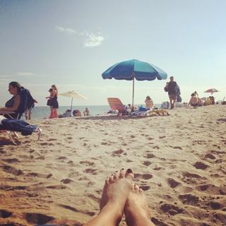 Cassie Scerbo feet photo thumbnail