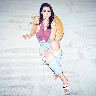 Cassie Steele feet photo 10