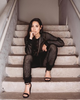 Cassie Steele feet photo 6