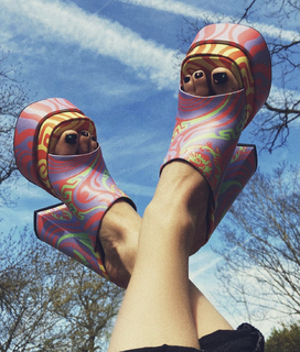 Cassie Steele feet photo 8