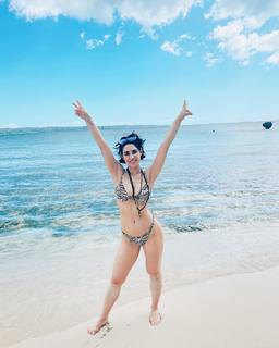 Cassie Steele feet photo 5