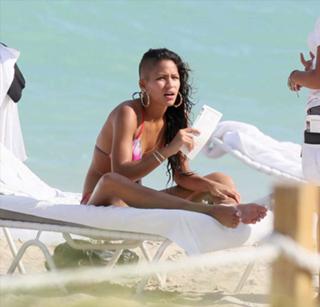 Cassie Ventura feet photo thumbnail