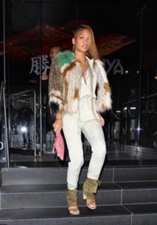Cassie Ventura feet photo thumbnail