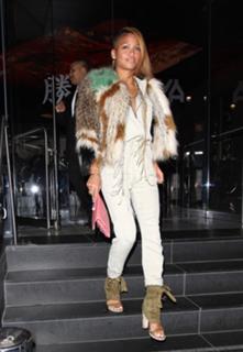 Cassie Ventura feet photo thumbnail
