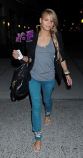 Cassie Ventura feet photo thumbnail