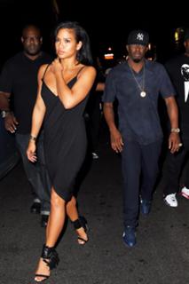 Cassie Ventura feet photo thumbnail