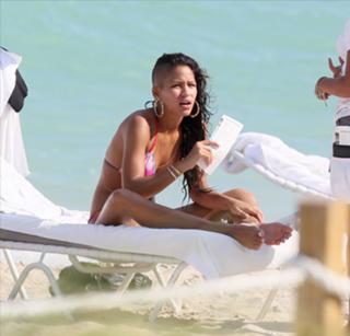 Cassie Ventura feet photo thumbnail