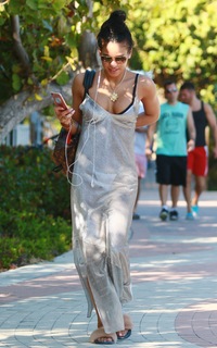 Cassie Ventura feet photo thumbnail