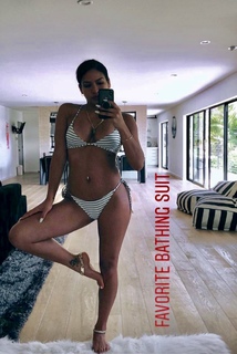 Cassie Ventura feet photo thumbnail