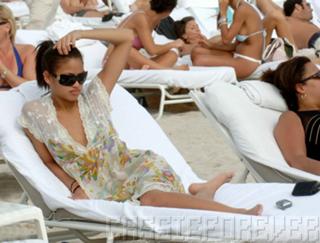 Cassie Ventura feet photo thumbnail
