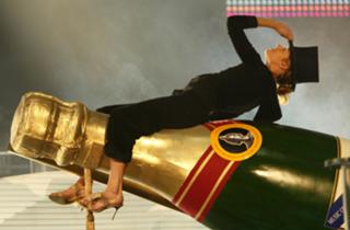 Cat Deeley feet photo thumbnail