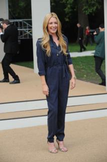 Cat Deeley feet photo thumbnail