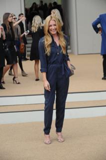 Cat Deeley feet photo thumbnail