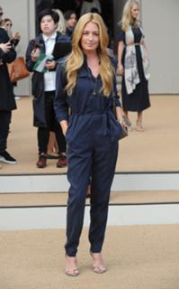 Cat Deeley feet photo thumbnail