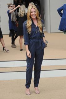Cat Deeley feet photo thumbnail