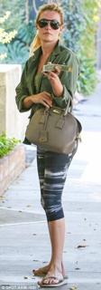 Cat Deeley feet photo thumbnail