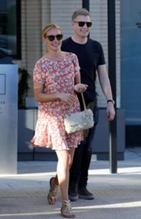 Cat Deeley feet photo thumbnail