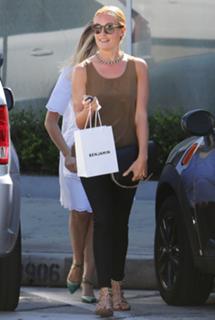 Cat Deeley feet photo thumbnail