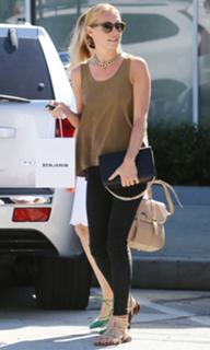 Cat Deeley feet photo thumbnail