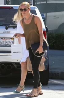 Cat Deeley feet photo thumbnail