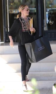 Cat Deeley feet photo thumbnail