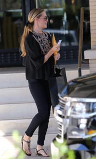 Cat Deeley feet photo thumbnail