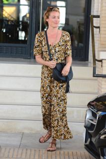 Cat Deeley feet photo thumbnail