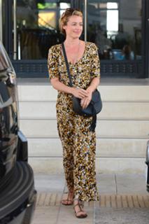 Cat Deeley feet photo thumbnail