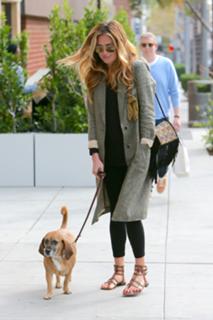 Cat Deeley feet photo thumbnail