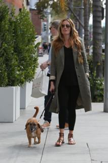 Cat Deeley feet photo thumbnail