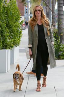 Cat Deeley feet photo thumbnail