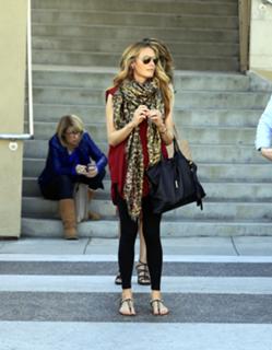 Cat Deeley feet photo thumbnail